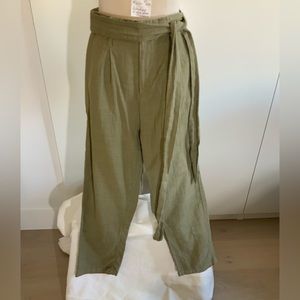 Billabong - olive cropped trousers with linen look and feel.  Gathered waist